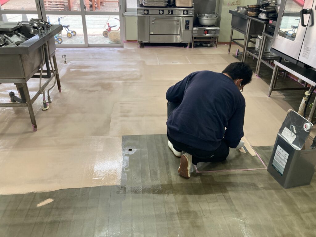 厨房床施工中