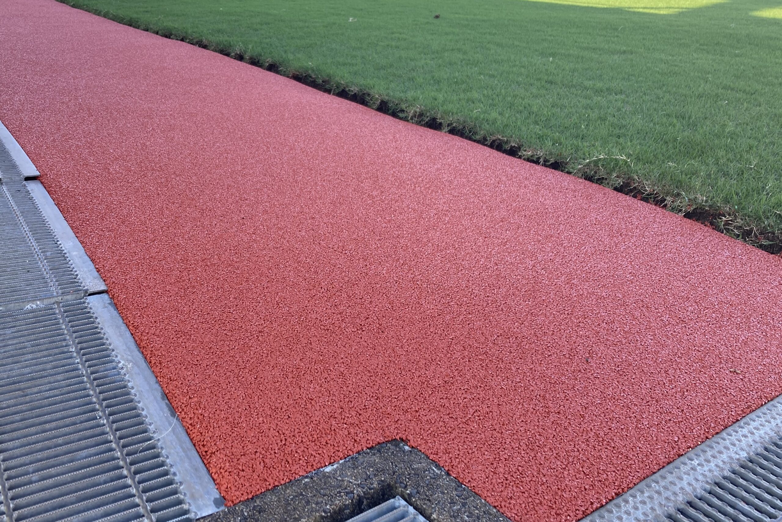 通路のゴムチップ施工